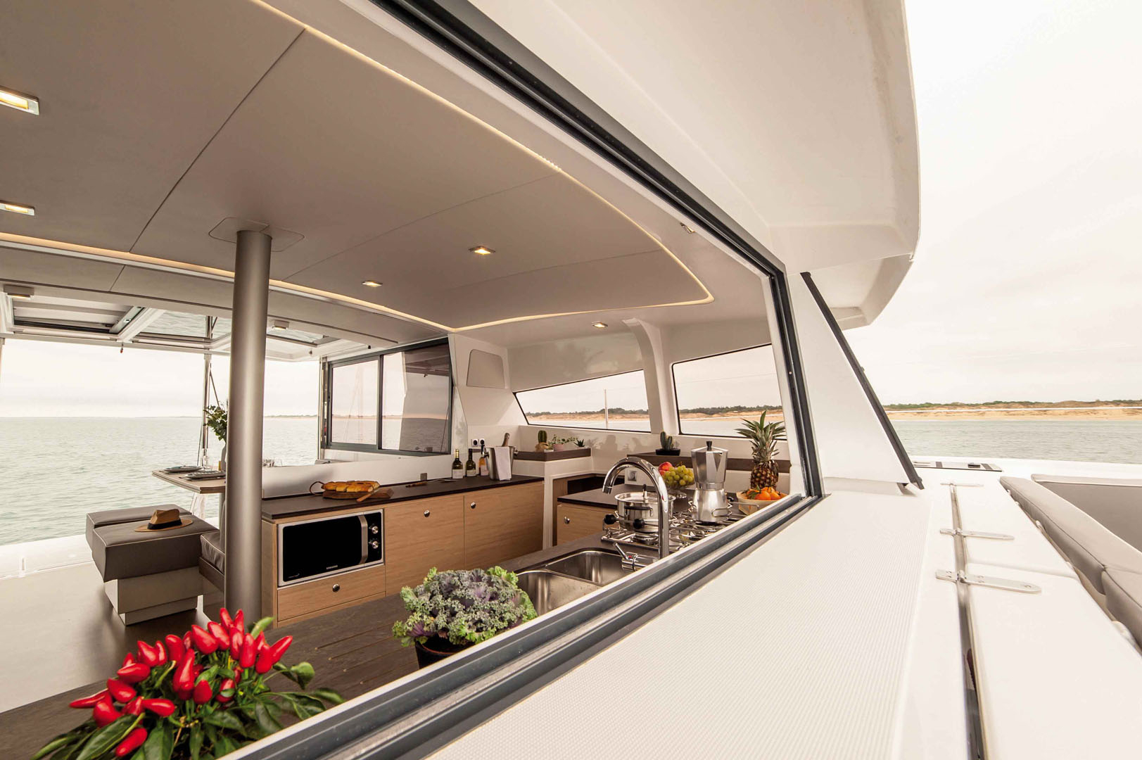 Catamaran Bali 4.3